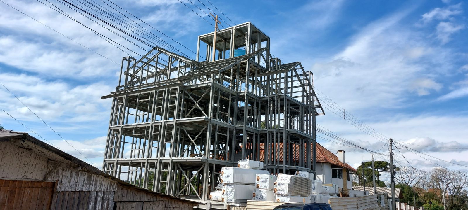 Edifício Residencial Metálico